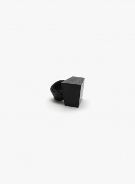 Cinis ring: black acacia
