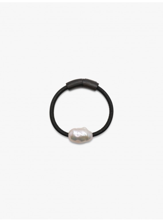 Grève bracelet: baroque pearl, bog oak lock
